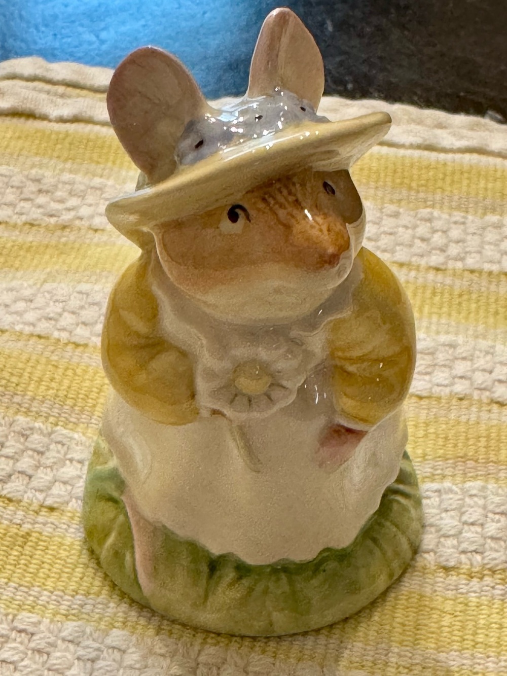 Royal Doulton Primrose WoodMouse Figurine in Yellow, White and Green